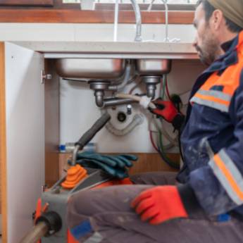 Comprar o produto de Empresa de Desentupimento de Emergência em Curitiba em Desentupidoras em Curitiba, PR por Solutudo