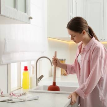 Comprar o produto de Desentupidora no bairro Água Verde em Curitiba  em Desentupidoras em Curitiba, PR por Solutudo