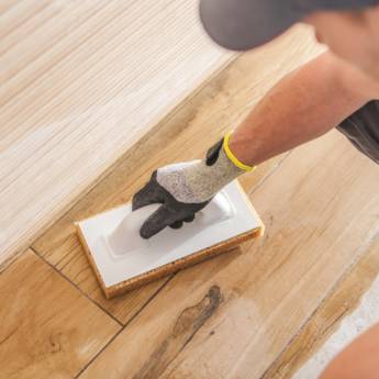 Comprar o produto de Acabamento de Casas no Riviera de Santa Cristina XIII em Construtoras em Riviera de Santa Cristina XIII, SP por Solutudo