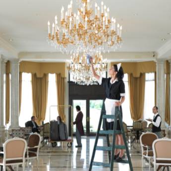 Comprar o produto de Empresa que faz Limpeza de Lustres em Avaré em Limpeza de Vidros e Fachadas em Avaré, SP por Solutudo