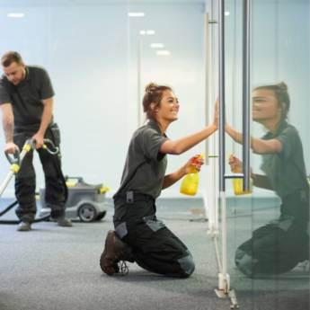 Comprar o produto de Empresa Terceirizada em Limpeza em Avaré em Limpeza de Vidros e Fachadas em Avaré, SP por Solutudo