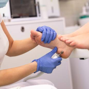 Comprar o produto de Podologia em Franca: Cuidados Avançados com os Pés - Clínica Roseli Rosendo em Podologia em Franca, SP por Solutudo