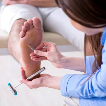 Comprar o produto de Reflexoterapia em Franca: Alívio e Equilíbrio - Clínica Roseli Rosendo em Podologia em Franca, SP por Solutudo