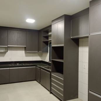 Comprar o produto de Cozinha Planejada em MDF - Transformando Espaços, Superando Expectativas em Móveis Planejados - Marcenarias em Luziânia, GO por Solutudo