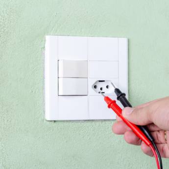 Comprar o produto de Pequenos reparos (instalação de tomadas) em Reparos em Botucatu, SP por Solutudo