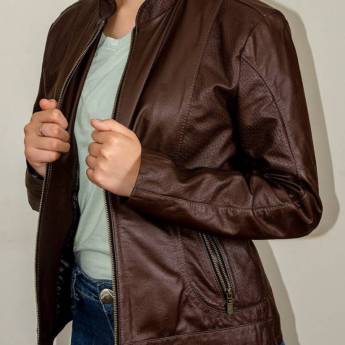 Comprar o produto de Jaqueta de Couro Feminina em Franca - Elegância Personalizada e Durabilidade em Couro em Franca, SP por Solutudo