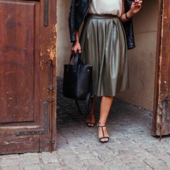 Comprar o produto de Saias de Couro em Franca - Elegância Moderna com Toque Artesanal em Couro em Franca, SP por Solutudo