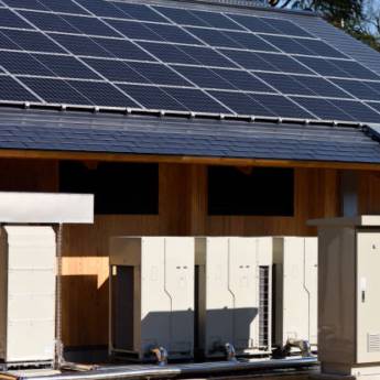 Comprar o produto de Baterias de Armazenamento de Energia Solar em São Paulo - Autonomia, Eficiência Energética e Flexibilidade com Sistemas Off-Grid e Híbridos em Energia Solar em São Paulo, SP por Solutudo