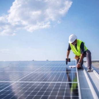 Comprar o produto de Manutenção de Sistemas Solares - Garantindo Desempenho e Durabilidade em Energia Solar em Duque de Caxias, RJ por Solutudo