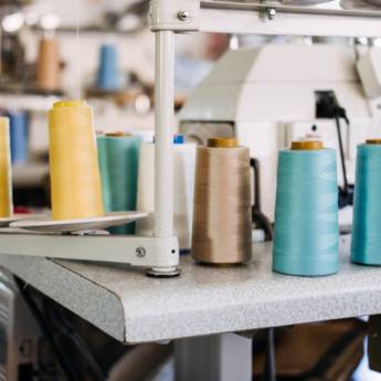 Comprar o produto de Fios de Overlock - Comercial Inovafios em Artigos de Armarinho em São Paulo, SP por Solutudo