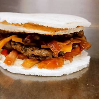Comprar o produto de Burger Big Bacon com Pão de Tapioca em Hamburgueres em Foz do Iguaçu, PR por Solutudo