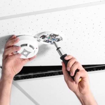 Comprar o produto de  Instalação de Alarme - Proteção e Segurança em Painel/SC em Sistema de Segurança em Painel, SC por Solutudo