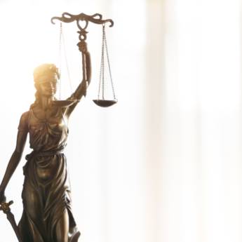 Comprar o produto de Advogados de Direito do Trabalho em Brasília - Elton Magalhães Advogado em Advocacia em Brasília, DF por Solutudo