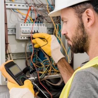 Comprar o produto de Eletricista em Eletricistas em Botucatu, SP por Solutudo