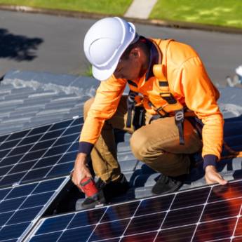Comprar o produto de Usina Solar - Potência Sustentável para seu Espaço - Inovação Ambiental em Energia Solar em Gravataí, RS por Solutudo