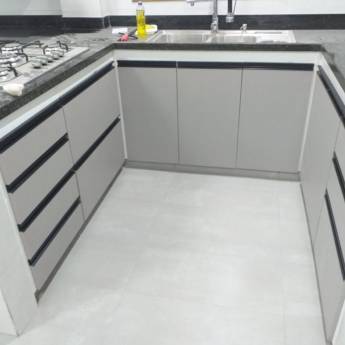 Comprar o produto de Restauração e Reforma de Móveis no Rio de Janeiro - Renove com Estilo - AMarcenaria RJ em Móveis Planejados em Niterói, RJ por Solutudo