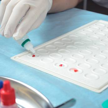Comprar o produto de  Fator RH Positivo - Avaliando a Saúde Sanguínea com Precisão e Cuidado em Clínica Médica em São João de Meriti, RJ por Solutudo