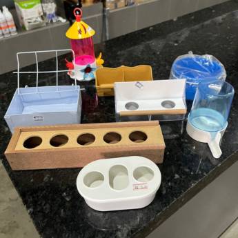 Comprar o produto de Comedouro para aves em Bebedouros e Comedouros para Aves em Mineiros, GO por Solutudo