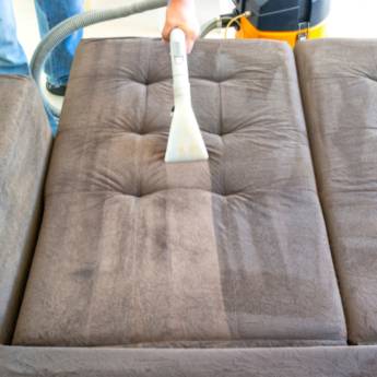 Comprar o produto de  Limpeza de Sofás em Moema em Limpeza de Estofados em São Paulo, SP por Solutudo