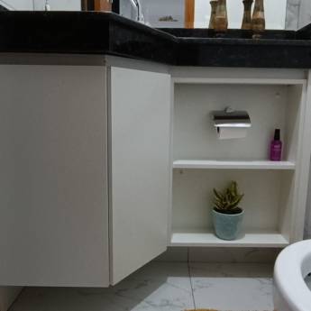 Comprar o produto de Armário para Banheiro - Elegância Funcional - Belo Horizonte em Móveis Planejados em Belo Horizonte, MG por Solutudo
