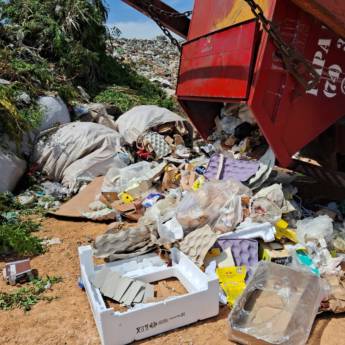 Comprar o produto de Reboque de Resíduos em Petrolina - Soluções Ágeis e Sustentáveis em Caçambas em Petrolina, PE por Solutudo