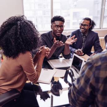 Comprar o produto de Programa de Desenvolvimento de Liderança - Vem Ser um Líder de Transformação Positiva em Treinamentos e Palestras em Manaus, AM por Solutudo