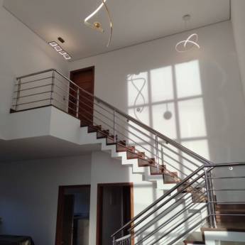 Comprar o produto de Escadas em Serralherias - Estruturas em Botucatu, SP por Solutudo