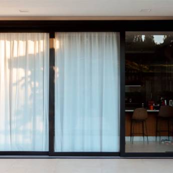 Comprar o produto de Portas de Alumínio de Correr – Estilo e Funcionalidade em Balneário Camboriú/SC em Esquadrias pela empresa Top Glass em Balneário Camboriú, SC por Solutudo