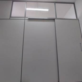 Comprar o produto de Divisórias - Praticidade e Estilo para Ambientes Otimizados - São Gonçalo/RJ em Forros e Divisórias em Niterói, RJ por Solutudo