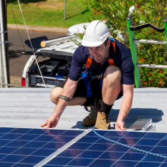 Comprar o produto de Energia Solar Industrial - Sustentabilidade e Eficiência - Fernandópolis em Energia Solar em Fernandópolis, SP por Solutudo