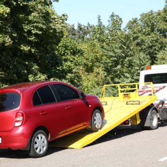 Comprar o produto de Reboque Rápido – Sua Solução Eficiente para Emergências Veiculares - Formosa/GO em Guincho para automóveis em Formosa, GO por Solutudo