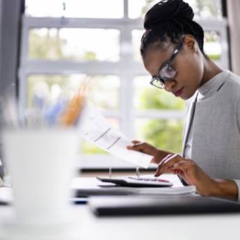 Comprar o produto de Contador Profissional - Experiência e Comprometimento para o Sucesso Empresarial  em Contabilidade em Magé, RJ por Solutudo