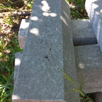 Comprar o produto de Bate Pneu - Segurança e Durabilidade para Estacionamentos em Pardinho em Artefatos de Cimento em Pardinho, SP por Solutudo