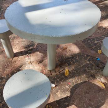 Comprar o produto de Jogo de Mesa em Concreto - Conforto e Durabilidade para Ambientes Externos em Pardinho em Artefatos de Cimento em Pardinho, SP por Solutudo