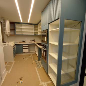 Comprar o produto de Guarda-Roupa Planejado: Organização e Estilo Personalizados em Itaboraí em Móveis Planejados em Itaboraí, RJ por Solutudo