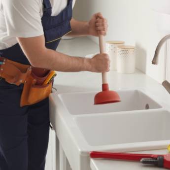 Comprar o produto de Desentupidora em Piraquara: Desentupimento Ágil e Profissional - Curitiba/PR em Desentupidoras em Curitibanos, SC por Solutudo