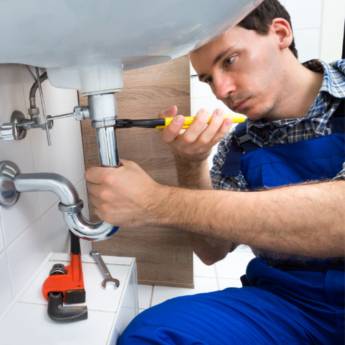 Comprar o produto de Encanador em Araucária: Solução Profissional para Reparos Hidráulicos - Curitiba/SP em Encanadores em Curitiba, PR por Solutudo