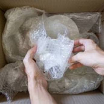 Comprar o produto de Rolo de Plástico Bolha - Proteção Máxima para Seus Produtos - Rio de Janeiro em Embalagens pela empresa Arca das Caixas Embalagens de Papelão & Plástico Bolha em Rio de Janeiro, RJ por Solutudo