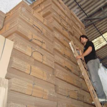 Comprar o produto de Caixas de Papelão Seminovas - Uma Opção Sustentável e Econômica para suas Necessidades de Embalagem - Rio de Janeiro em Mudanças em Rio de Janeiro, RJ por Solutudo