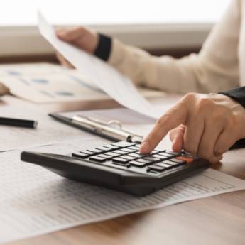 Comprar o produto de Contador  em Contabilidade em Botucatu, SP por Solutudo