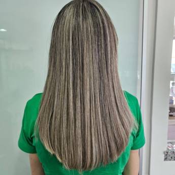 Comprar o produto de Salão de Beleza em Avaré - Realce Sua Beleza com Profissionalismo e Dedicação em Cabeleireiros em Avaré, SP por Solutudo
