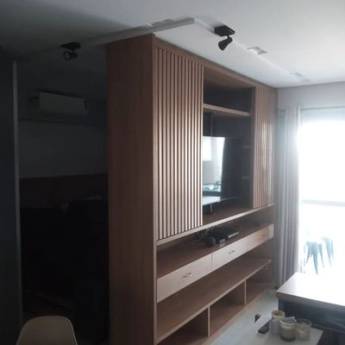Comprar o produto de Painel para TV Personalizado - Estilo e Funcionalidade em Santo André em Móveis Planejados - Marcenarias em Santo André, SP por Solutudo