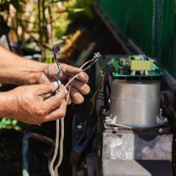 Comprar o produto de Instalação de Portão  eletrônico  em Eletricistas em Botucatu, SP por Solutudo