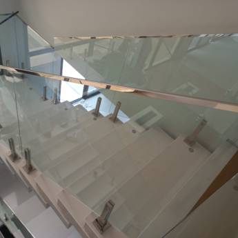 Comprar o produto de Vidraçaria em Morumbi - Elegância e Segurança para Seu Espaço em Vidraçarias em Santana de Parnaíba, SP por Solutudo