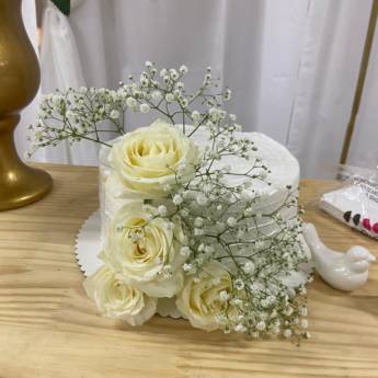 Comprar o produto de Bolo de Casamento em Bauru em Bolos e Doces em Bauru, SP por Solutudo