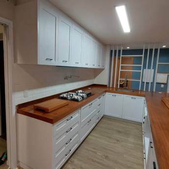 Comprar o produto de Cozinha Sob Medida - Funcionalidade Personalizada em Joinville, SC em Móveis Planejados - Marcenarias em Joinville, SC por Solutudo