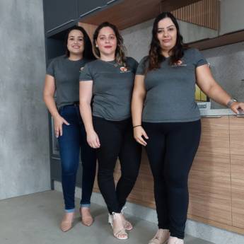 Comprar o produto de Escritório e Home Office Sob Medida - Produtividade e Conforto Personalizados em Joinville, SC em Móveis Planejados - Marcenarias em Joinville, SC por Solutudo