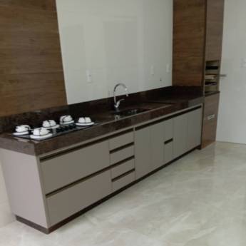 Comprar o produto de Cozinha Planejada - Funcionalidade e Estilo Personalizado - Patos de Minas em Móveis Planejados - Marcenarias em Patos de Minas, MG por Solutudo