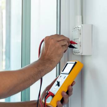 Comprar o produto de Eletricista  em Eletricistas pela empresa Graia - Prestadora de Serviços em Mineiros, GO por Solutudo