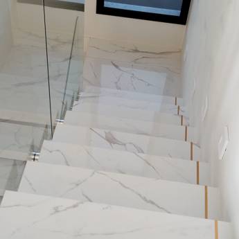 Comprar o produto de Azulejista Especializado em Porcelanato: Expertise em Transformar Ambientes com Elegância em Adamantina em Porcelanatos em Adamantina, SP por Solutudo Comprar o produto de Azulejista Especializado em Porcelanato: Expertise em Transformar Ambientes com Elegância em Adamantina em Porcelanatos em Adamantina, SP por Solutudo